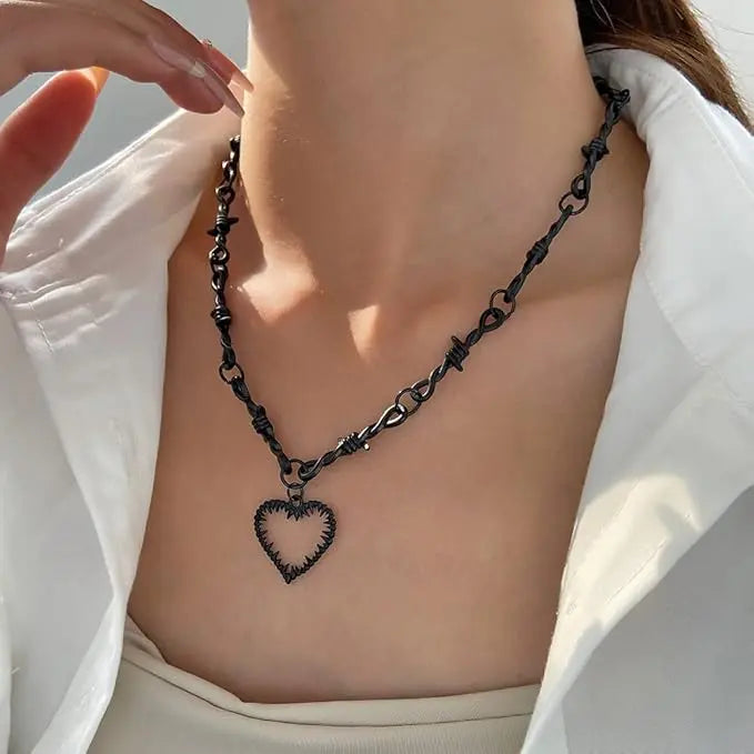 Collar "Thorned Love" (Corazón de Espinas)