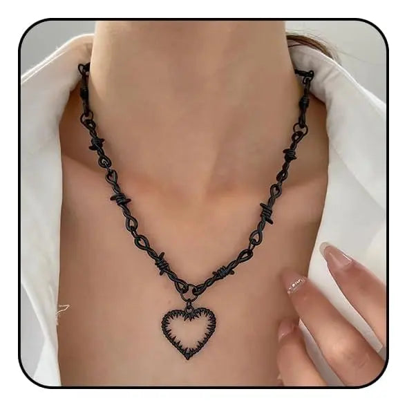 Collar "Thorned Love" (Corazón de Espinas)