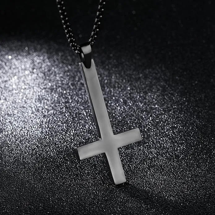 Collar "Dark Covenant" (Cruz Invertida)