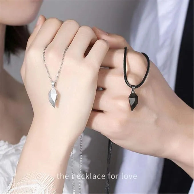 Set de Collares "Magnetic Pulse" (Corazón en Pacto)